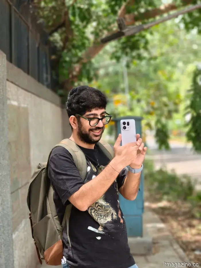 I took the Motorola Razr Fold out for street photography and was truly impressed by its performance.