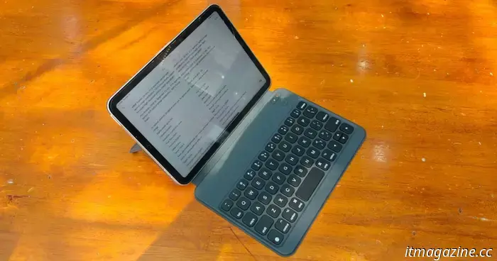 I used a small iPad mini keyboard, and it was quite a confusing experience.