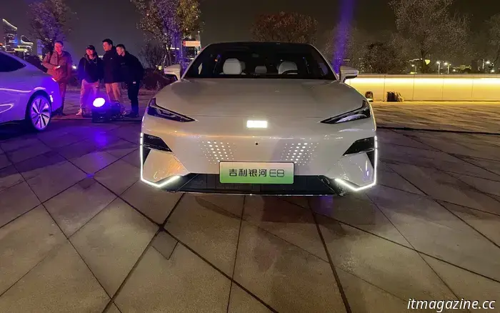Китайская Geely наращивает выпуск электромобилей в попытке догнать лидера BYD.