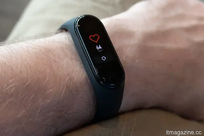 I tracker di fitness e le app per smartphone aiutano i pazienti con malattie cardiache a rimanere attivi, rivela uno studio.