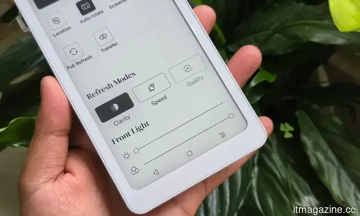 DuRoBo Krono review: An innovative approach to the phone-like e-reader that perhaps sets its sights a bit too high.