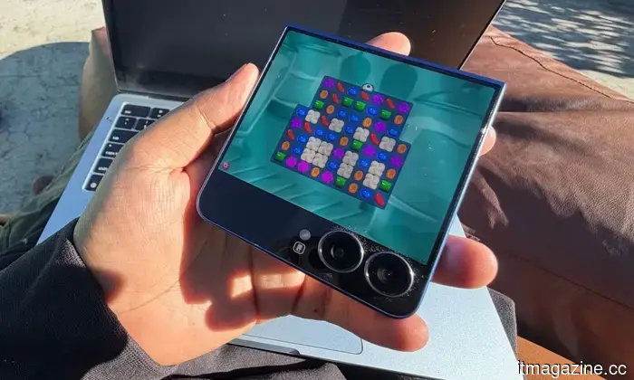 Samsung is facing a potential ban on its foldable phones in the US due to a patent dispute.