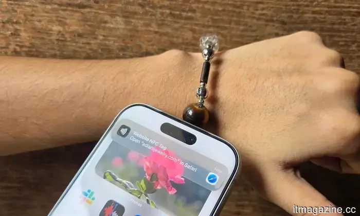 Probé una pulsera inteligente como mi diario digital y calendario de estado de ánimo. Es extraño, pero funciona.