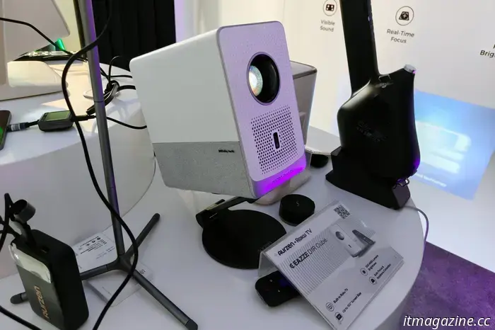 Новые умные портативные проекторы Aurzen позволяют наслаждаться развлечениями где бы вы ни были.