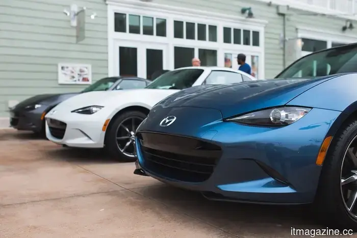 El jefe de Mazda dice que el MX-5 Miata podría volverse eléctrico.