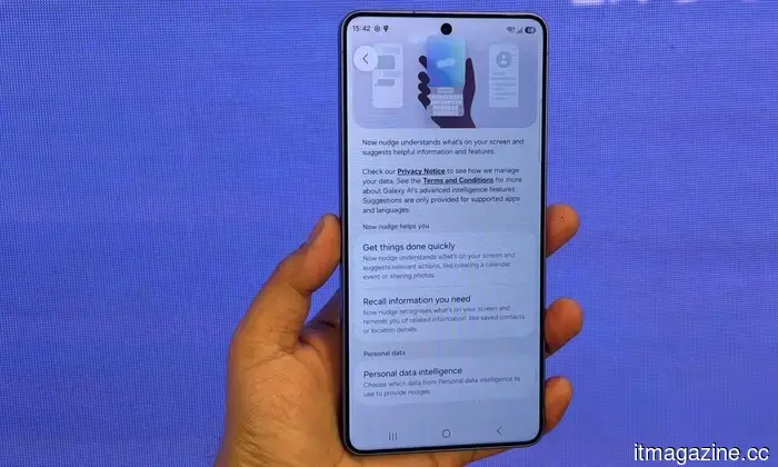Samsung Galaxy S26 Ultra sembra un aggiornamento software e per questo è noioso.