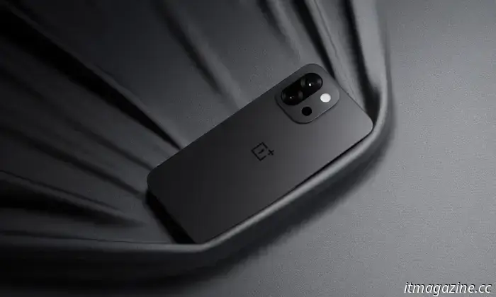 Дизайн OnePlus 13T просачивается наружу, и в нем чувствуются серьезные особенности iPhone