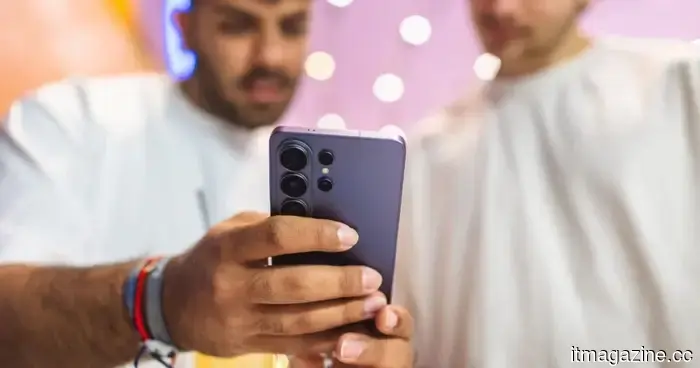 The 25W wireless charging feature of the Galaxy S26 Ultra may not function as claimed.