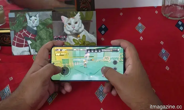 Samsung Galaxy S26 Review: This small flagship seems to be playing it a bit too safe.