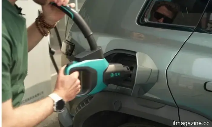 L'ultimo veicolo elettrico di BYD costa poco più di 10.000 dollari, percorre 250 miglia e include anche un LiDAR.