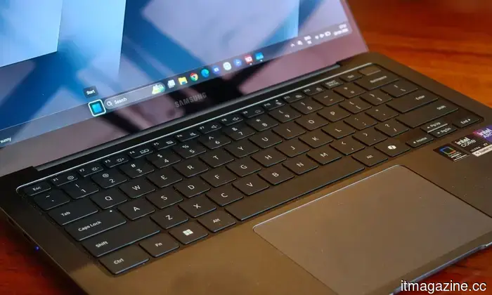 I had a MacBook Air for three years, but now I'm loyal to the Galaxy Book6 Pro.