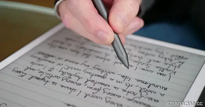 Quit misplacing your notes and begin the school year with one of these e-readers that also function as notebooks.