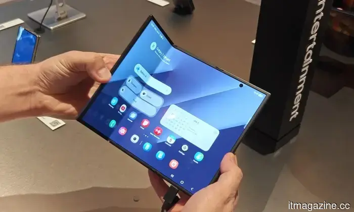 Samsung is facing a potential ban on its foldable phones in the US due to a patent dispute.