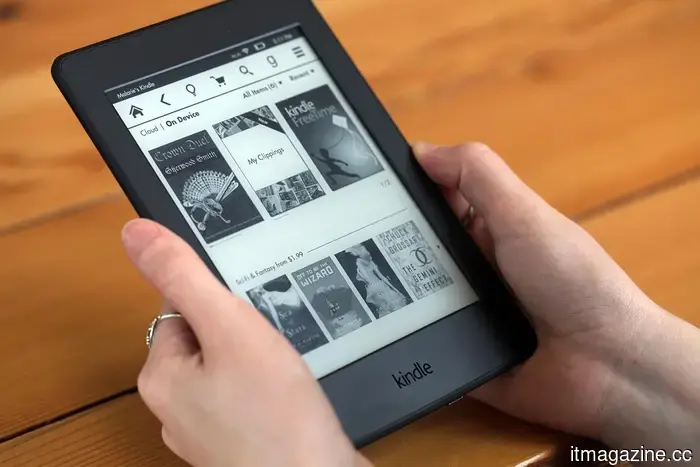 Il tuo vecchio Kindle verrà lasciato indietro a maggio. Ecco cosa puoi fare per continuarlo a utilizzare.