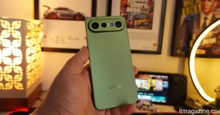Vivo X300 FE review: The unexpected compact flagship that impressed me surprisingly.