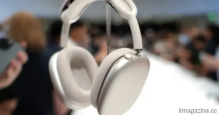 Samsung is said to be developing a competitor to the AirPods Max 2.