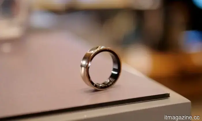 The OASIS Smart ring conceals a trackpad that enables you to control your computer with whispers.