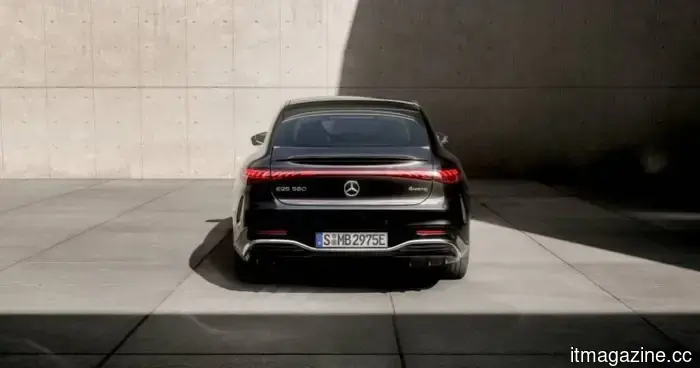 Mercedes-Benz EQS recibe una actualización con un gran salto en autonomía y tecnología de carga.