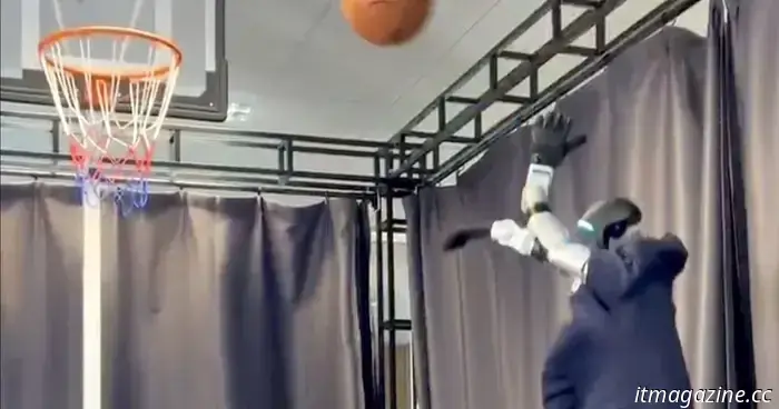 Questo straordinario robot umanoide gioca a basket come un professionista, davvero.