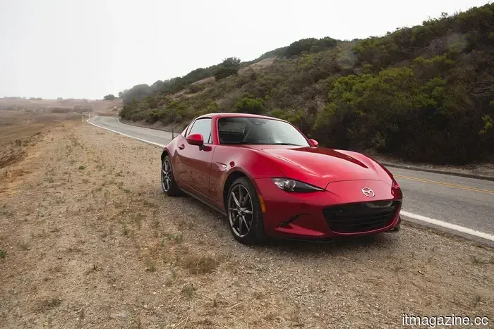 El jefe de Mazda dice que el MX-5 Miata podría volverse eléctrico.