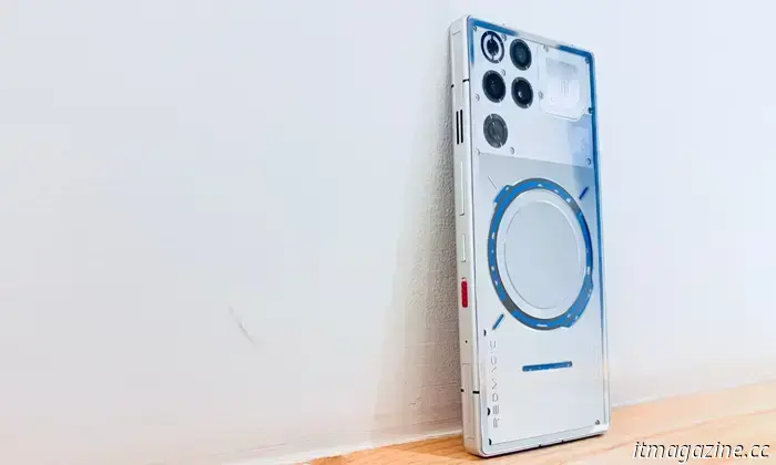 Ho provato il primo telefono al mondo raffreddato a liquido e ha fatto sembrare il mio iPhone insipido.