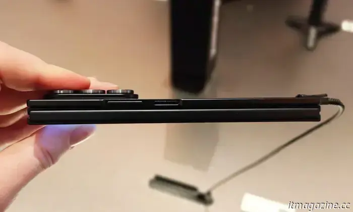 Ho usato il Galaxy TriFold e risolve un problema dei telefoni pieghevoli che non sapevo di avere.