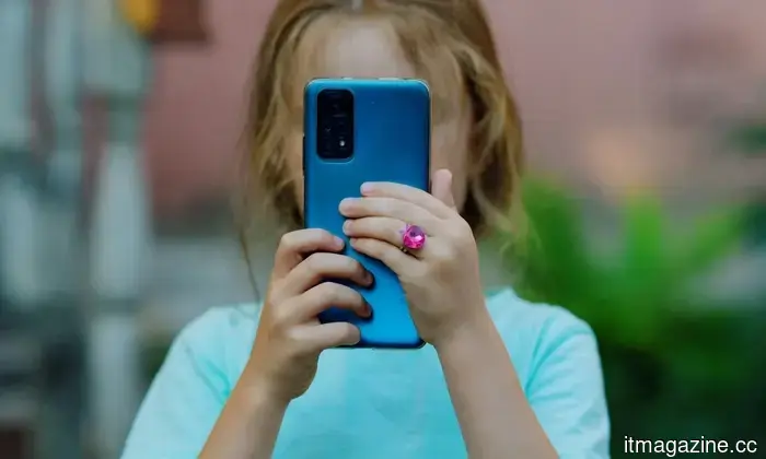 Un altro studio rileva che troppi bambini vedono contenuti dannosi sui social media.