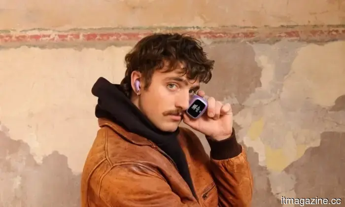 Edifier’s latest budget headphones feature song lyrics displayed on the earcups, and I'm perplexed.