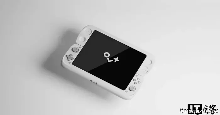 Эта портативная игровая консоль позволит вам носить в кармане огромный 8-дюймовый экран.