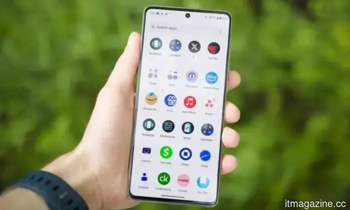 Il Galaxy S27 Pro potrebbe seguire il nuovo look dell'Ultra, con tutte le vibrazioni dell'iPhone.