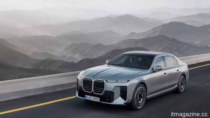 El facelift del BMW i7 trae celdas Gen6 de Rimac, más de 350 millas de autonomía y elimina el Nivel 3 para un Symbiotic Drive más económico.