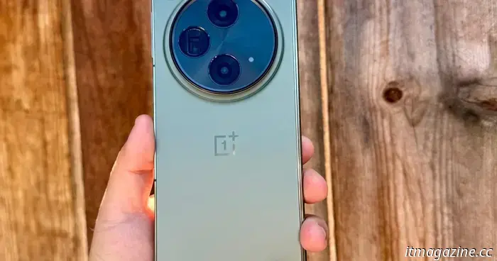 Gli utenti di OnePlus Open in Nord America possono ora aggiornare ad Android 16.