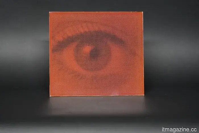 I giorni dei brutti pannelli solari potrebbero finalmente essere finiti. Dite ciao a piastrelle artistiche e colorate!