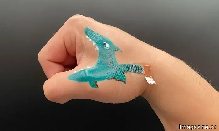 Puedes pintar este dispositivo portátil en tu piel como un tatuaje para monitorear la actividad de tu corazón y cerebro.