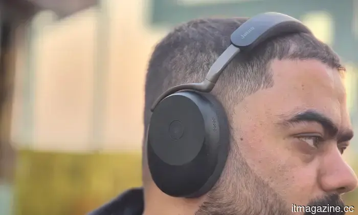 Jabra Evolve3 85 review: I was surprised to find that I really love this business headset, changing my initial opinion.