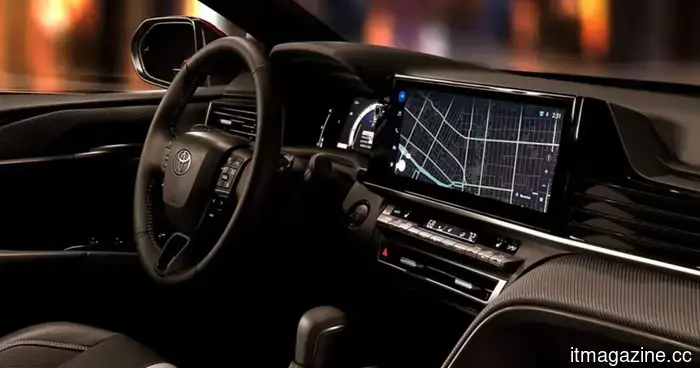 Oltre 500.000 Toyota Camry richiamate a causa di un cruscotto digitale vuoto