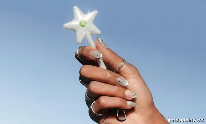 Cash App has introduced a wand for payments, as scanning and tapping on phones have become quite dull.