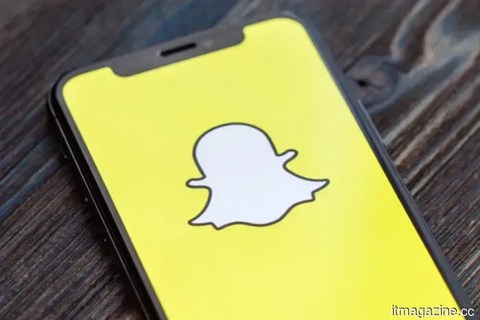 Алгоритм Spotlight Snapchat теперь отдает предпочтение видео, созданным людьми, а не сгенерированным ИИ.