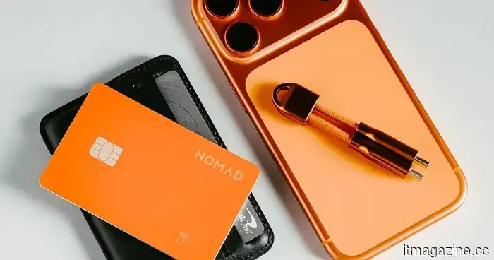 Il tracker arancione per portafoglio di Nomad fa sembrare l'AirTag ingombrante e poco elegante.
