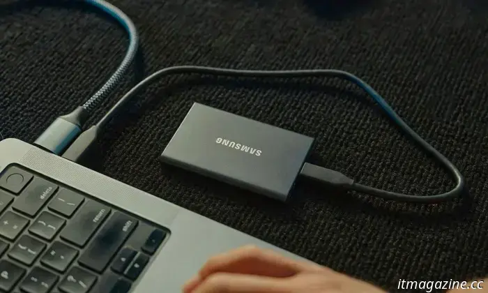 Дефицит оперативной памяти сохранится надолго, но Samsung заверяет, что SSD пока не пострадают.