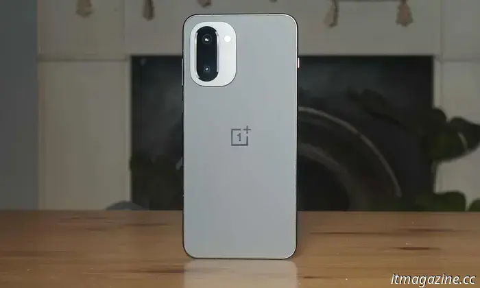 Не рассчитывайте на ещё один компактный телефон от OnePlus в ближайшее время.