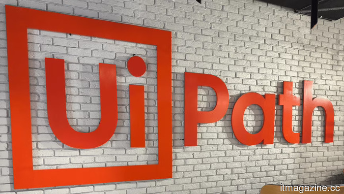 Le azioni di UiPath rimbalzano mentre Wall Street si scalda per il suo pivot verso gli agenti AI.
