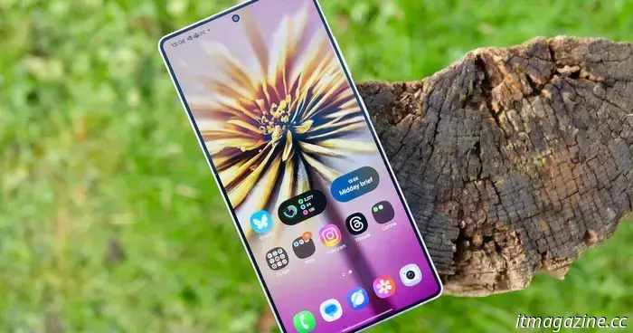 Here's how the Privacy Display feature on the Galaxy S26 Ultra may safeguard your screen from unwanted viewers.