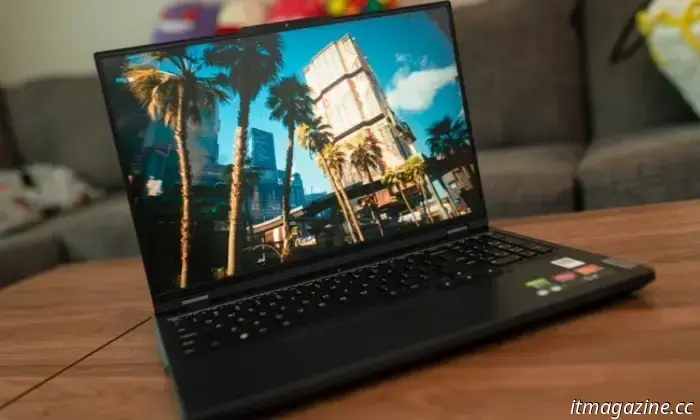 Ноутбук Samsung Galaxy Book5 Pro с 16 ГБ оперативной памяти и 1 ТБ SSD-накопителя продается со скидкой в 400 долларов