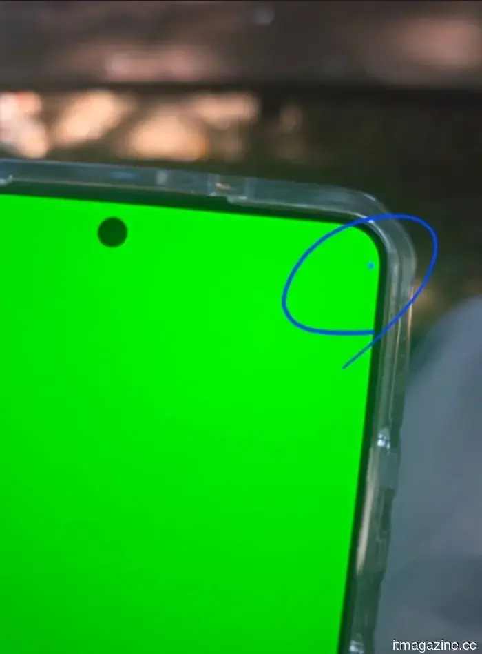 Several Galaxy S26 Ultra users continue to experience the red tint problem even after applying the latest fix.