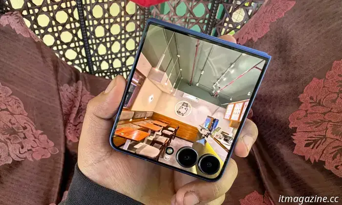 Samsung рассматривает возможность использования чипа Exynos 2600 в Galaxy Z Flip 8 с целью повышения производительности в задачах ИИ, сокращения затрат и укрепления своего полупроводникового бизнеса.