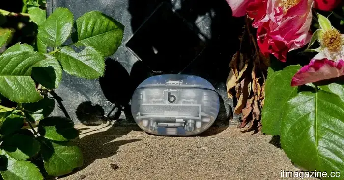 Beats Studio Buds receive an important update to address a concerning microphone issue.