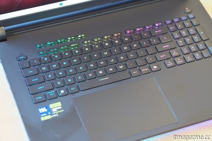 Revisión de Asus ROG Strix SCAR 18 (2025): luciendo genial y jugando igual de bien