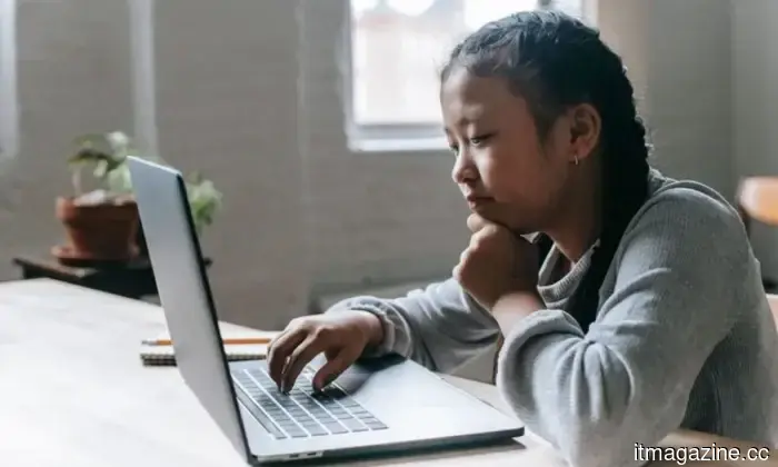 Le aziende di intelligenza artificiale potrebbero stare divorando vecchi libri, e spero davvero che non li stiano distruggendo.
