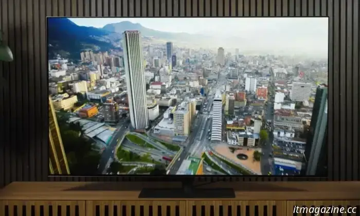 L'enorme TV OLED Samsung S90D da 77 pollici ha un taglio di prezzo di $1.700